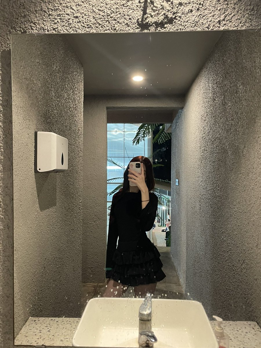 lilmolmaid's tweet photo. dump 🗑️ https://t.co/Z3Ji0bQPcS