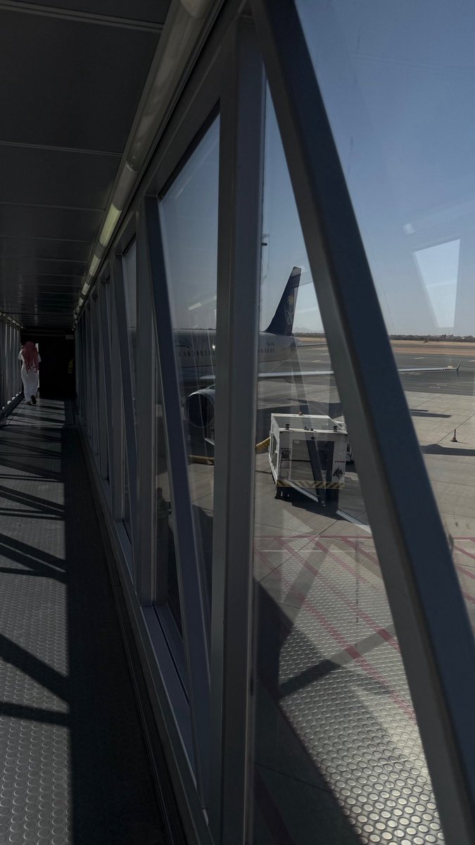 xGdir's tweet photo. EAM ✈️. https://t.co/N8GL7u2OwG