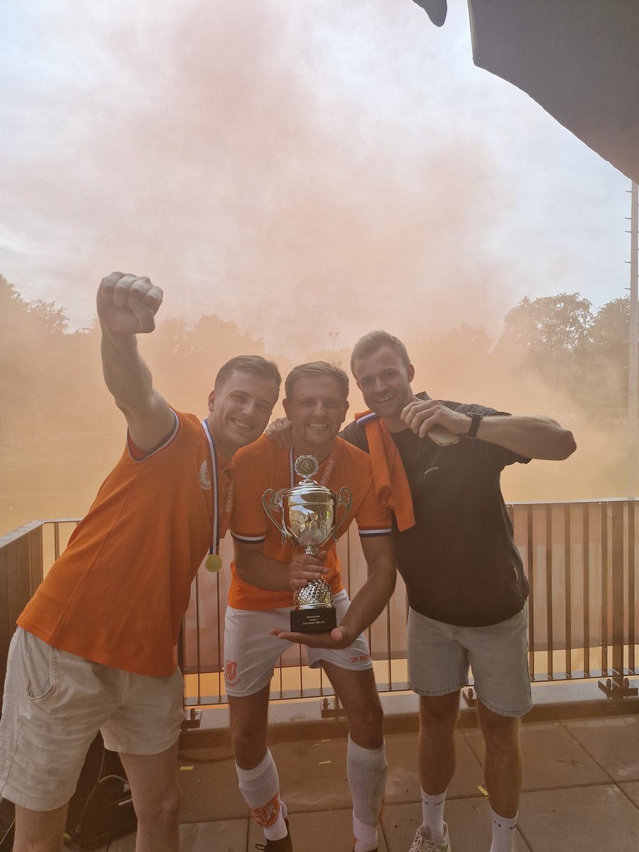 WedsecLonga30's tweet photo. DE BEKERFINALE 🔥🔥
One target, one team, one final!!

@longa30 3 WINT MET 1-0 DE DISTRICTSBEKER FINALE VAN @svsdol 2.
#Bekerfinale #Longa30 https://t.co/fepvWLgNXx