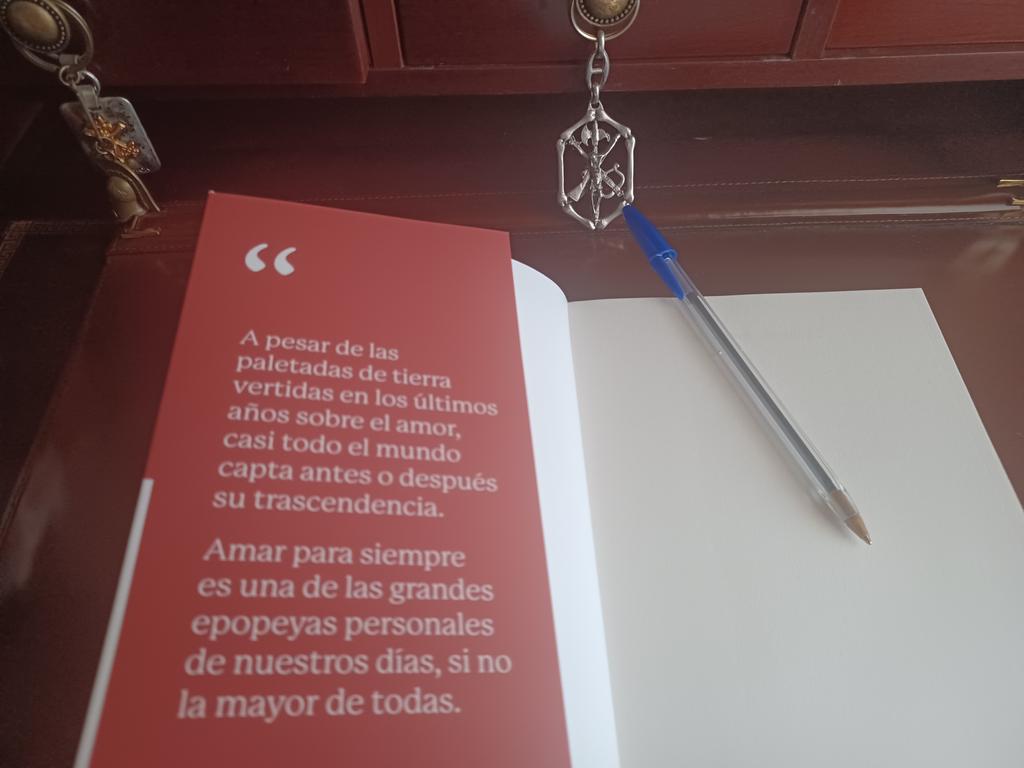 MisterLegio's tweet photo. @davidcerdag "To be brave is to love someone unconditionally, without expecting anything in return. To just give. That takes courage..." #Madonna.
La #vulnerabilidad del #AmorIncondicional y la valentía que va con nosotros, nuestro amor y existencia, #Auden dixit.
Yo me atreveré con reseña. https://t.co/5LCir59AxW