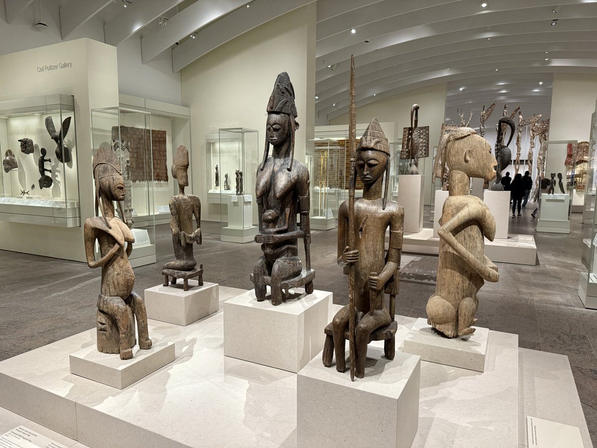 TomasIsMe's tweet photo. European sculptures are obviously impressive, but there’s something about the exaggerated and kinda abstract character of African sculptures that is just so cool. 

These sculptures in particular are from 18th to early 20th century Mali. https://t.co/kJNvEeC8LL
