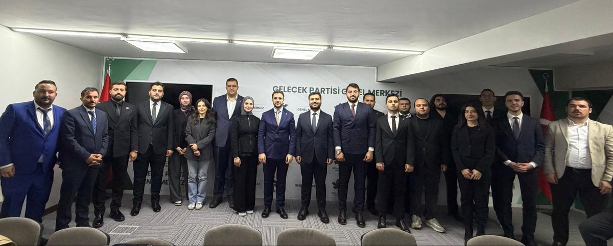 av_msbasaran's tweet photo. Gelecek Partisi Gençlik Politikaları Başkanı, kıymetli dostum @MstafaCakmakci’nın nazik davetiyle; 6 farklı siyasi partinin Gençlik Başkanları ve ekipleriyle bir araya gelerek bayramlaştık.

Gelecek Partisi Genel Başkanı Sayın @Ahmet_Davutoglu’nun da telefonla bağlanarak gençliğe, siyasete ve ülkemizin geleceğine dair önemli değerlendirmelerde bulunduğu bu anlamlı buluşmanın hayırlara vesile olmasını diliyorum.

@alibabacan 
@gencdevagm 
@alikaplannn63 
@efahrioksuz