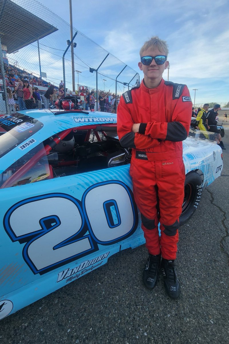NASCARMomof1's tweet photo. @interstatebatts @CBellRacing @JoeGibbsRacing This would be great for my son who also runs the #20 because CBell is his favorite driver https://t.co/E3Evcc6PcM