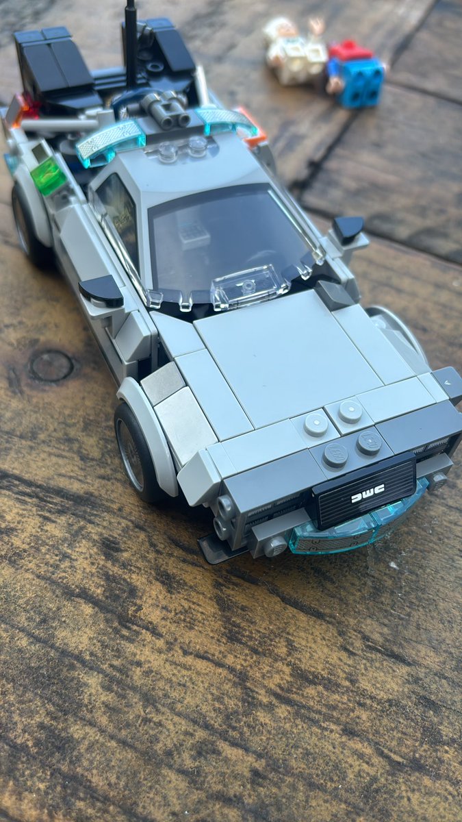 sigarrett's tweet photo. @LEGO_Group shocking amount of lego missing on this model! https://t.co/IYzDMTOcPD