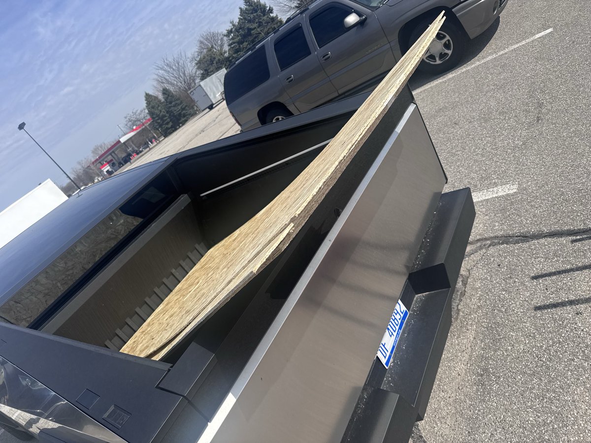 SamuelRen14's tweet photo. @cybrtrkguy Doing truck things 🫪 https://t.co/MoupHI3rAd