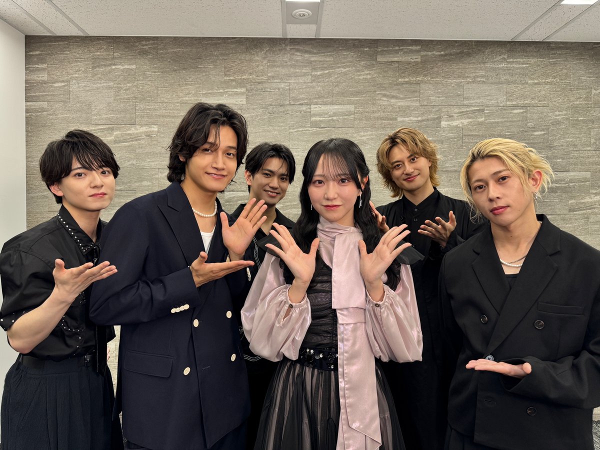 osomatsusan_mov's tweet photo. 📚宣伝日誌ぇ! 𓂃✍︎ ꙳⋆

先日の完シェー報告会での
Aぇ! group、西村拓哉さん、野口衣織さん(＝LOVE)の
オフショットをお届け🌟

映画『おそ松さん 人類クズ化計画!!!!!?』
🎬𝟞.𝟙𝟚 𝔽ℝ𝕀 ℝ𝕆𝔸𝔻𝕊ℍ𝕆𝕎
主演：Aぇ! group┊草間リチャード敬太┊西村拓哉 https://t.co/TfggKdMIoN