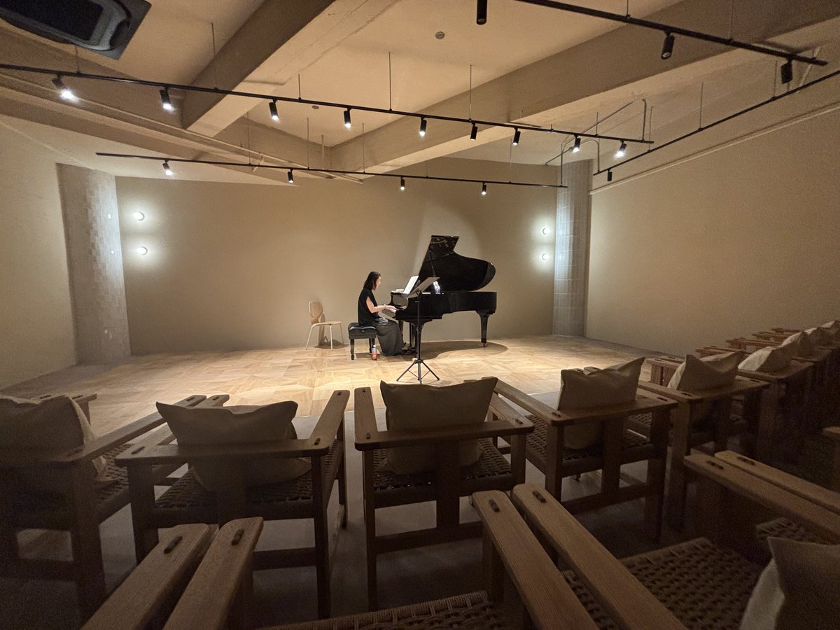 KyokoOgawa_Vn's tweet photo. 名古屋にできた新しいサロン
phil-の柿落とし公演、無事終演いたしました🥳
柿落とし公演を任せていただけて、とても光栄でした！響きも空間も素晴らしいサロンで、これからたくさんの音楽が生まれるんだなと思うとワクワクが止まりま��ん😊
ご来場頂きありがとうございました😆
明日は奈良公演です🦌 https://t.co/VgMUjX7oE0