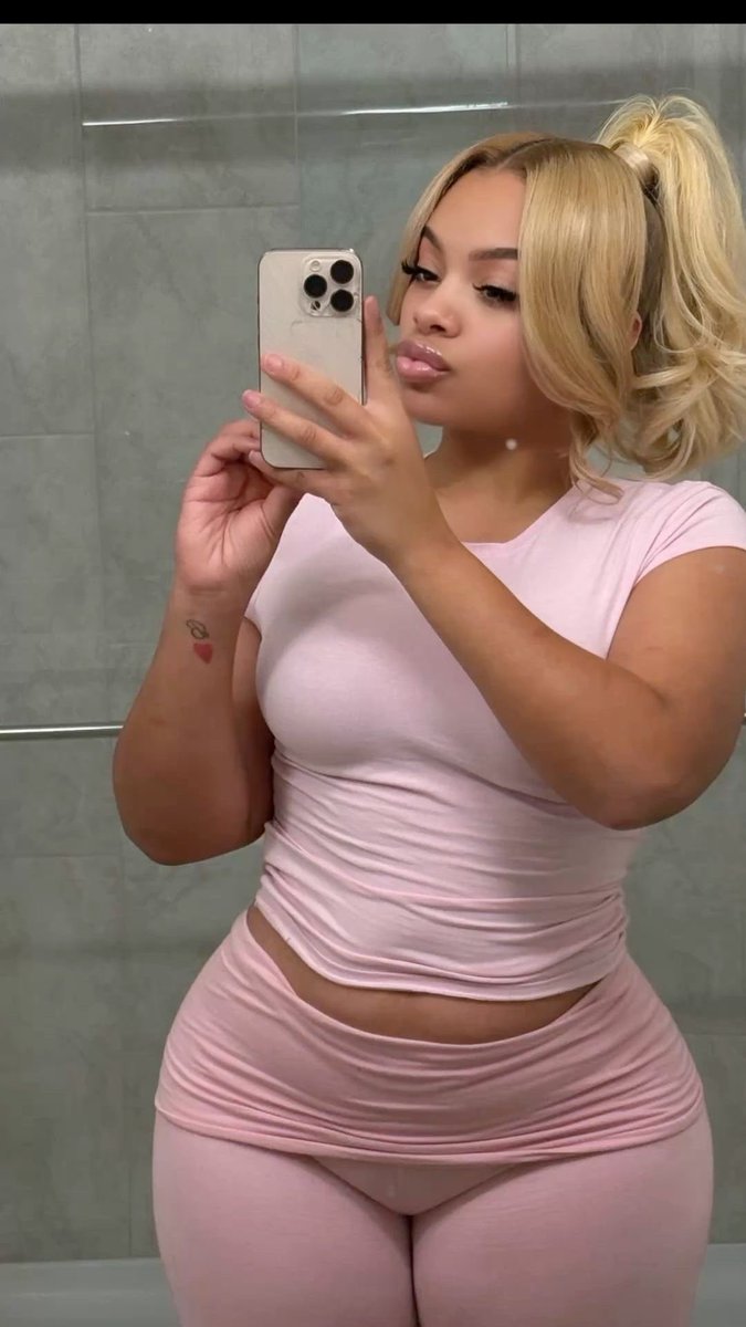 Jeyhopyy's tweet photo. Undress her slowly or rip everything off? https://t.co/6a7ow7uJhZ