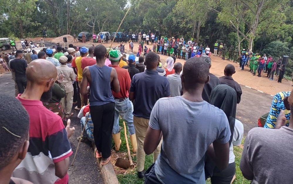 ohdotokenfnd's tweet photo. Mu butumwa yagejeje ku bitabiriye umuganda, Umuyobozi Nshingwabikorwa w’Akarere ka Nyarugenge, Bwana INGANGARE Alexis, yibukije abaturage:

▶️ Kwita ku isuku na Mutuelle de Santé
▶️ Kwita ku mirire y’abana
▶️ Kwirinda amakimbirane
▶️ Kwirinda Ebola
▶️ Kurengera ibidukikije https://t.co/YWQlgbccCw