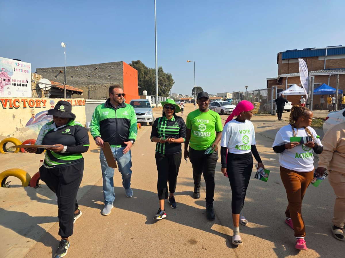 TshwaneActionsa's tweet photo. 💚 KHUPHUKA ACTIONSA 💚 #Mogomatšhemong the young ones seized the opportunity and showcased their skills to the People's Mayor #DrNasiphiMoyaForMayor #5MOREYEARS #fivemoreyears ko Olievenhoutbosch. https://t.co/ORS8TPJUvn