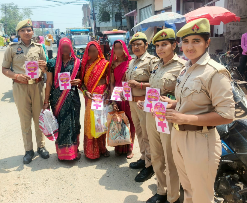 rangealigarh's tweet photo. #DIGRangeAligarh के निर्देशन में परिक्षेत्रीय जनपदों में पुलिस टीमो द्वारा मिशन शक्ति फेज-5 के अंतर्गत सार्वजनिक स्थानों पर भ्रमण कर महिलाओं/बालिकाओं को सुरक्षा संबंधी हेल्पलाइन नंबरों व कल्याणकारी योजनाओं के बारे में जानकारी दी गई।
#MissionShakti5 
#नारी_सुरक्षा_सम्मान_स्वावलंबन https://t.co/xlFYg4bnLn