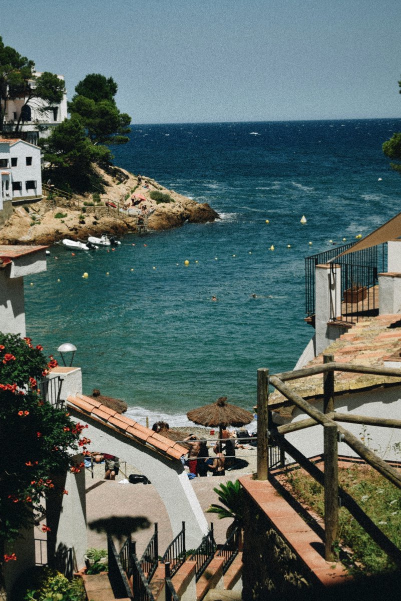 VeroSinmapa's tweet photo. 🏖️ Todo el mundo habla de Cadaqués en la Costa Brava...

😉Pero muy pocos conocen los secretos que esconde #Roses, una de las bahías más bonitas del mundo.

✏️Aquí tienes mis imprescindibles para una escapada ⇨  https://t.co/nO4ib2ysgo https://t.co/l528a49y9i
