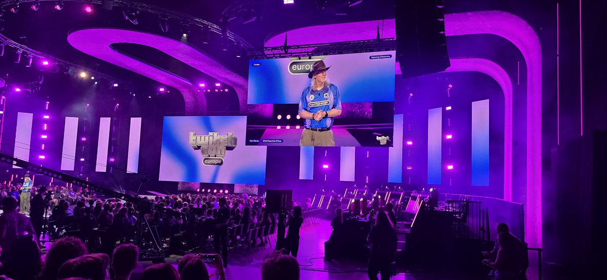 DerMufL's tweet photo. Hier kommen jetzt die ersten Bilder! #TwitchCon https://t.co/z7dYfTNUcr