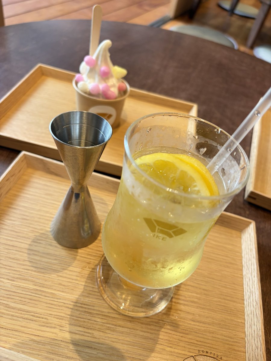 トウマ tweet media