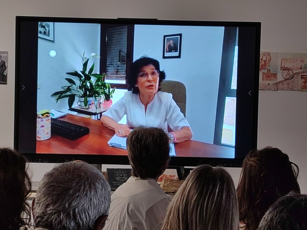 RadioRioja's tweet photo. 🏡 Uno de los momentos más emotivos de la mañana llega con el hermanamiento entre Brieva de Cameros y Cabezarrubias del Puerto (Valle de Alcudia). https://t.co/qrQGvdoNkG