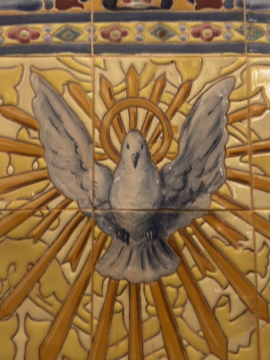 JPulgarSalgado's tweet photo. Estaba esperando a verlo en persona como para poder atreverme a juzgarlo.
Es una maravilla. Los azulejos tienen una caché enorme, los relieves de las esquinas son de una calidad exquisita (cuanto se están perdiendo las cofradías sin encargar nada a Encarnación Hurtado) https://t.co/HBasss6aWZ