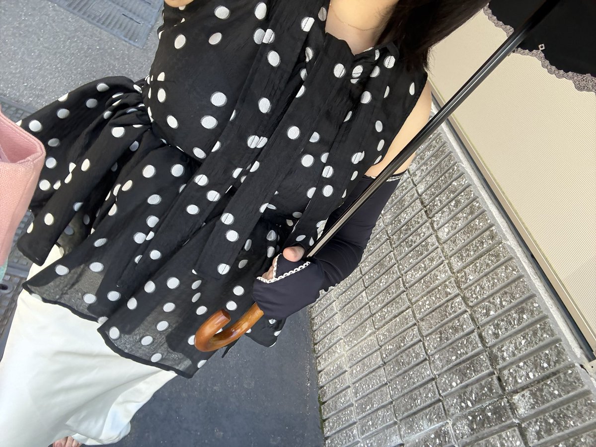 nonchoco0710's tweet photo. 19wの妊婦のお腹、なんとか隠れたー！！暑い日も快適かわいいトップスだった🖤
白いサテンスカートは半開きで履いてます😇
#laubeblanc https://t.co/VoyHMjNnpp