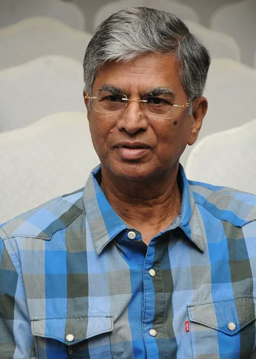 PROSakthiSaran's tweet photo. நமது கண்ணெதிரே வாழ்கின்ற தெய்வத்தை இழந்து விட்டு ஆறுதல் கூற முடியாத நிலையில் இருக்கும் அஜித் குமார் அவர்களுக்கு எனது ஆழ்ந்த வருத்தத்தையும் ஆறுதலையும்  தெரிவித்துக் கொள்கிறேன். — எஸ்.ஏ. சந்திரசேகர் @Dir_SAC https://t.co/BixzyN1DYu