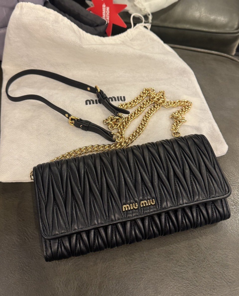 pthriftss's tweet photo. Miumiu WOC yr.19🍒
19,500 thb only from 50k++🙇🏻‍♀️
อปก. ถุงผ้า การ์ด book สายแท้ค่า
สวยมากกกๆๆๆ🌟
#ส่งต่อแบรนด์เนม #ส่งต่อกระเป๋า #ปล่อยต่อกระเป๋า #ส่งต่อadidas #ส่งต่อlongchamp #ส่งต่อต่างหู #ส่งต่อเสื้อผ้า #ส่งต่อpandora #ส่งต่อน้ำหอม #ส่งต่อเครื่องสำอางค์ #ส่งต่อเครื่องประดับ https://t.co/xwbh04z7Ih