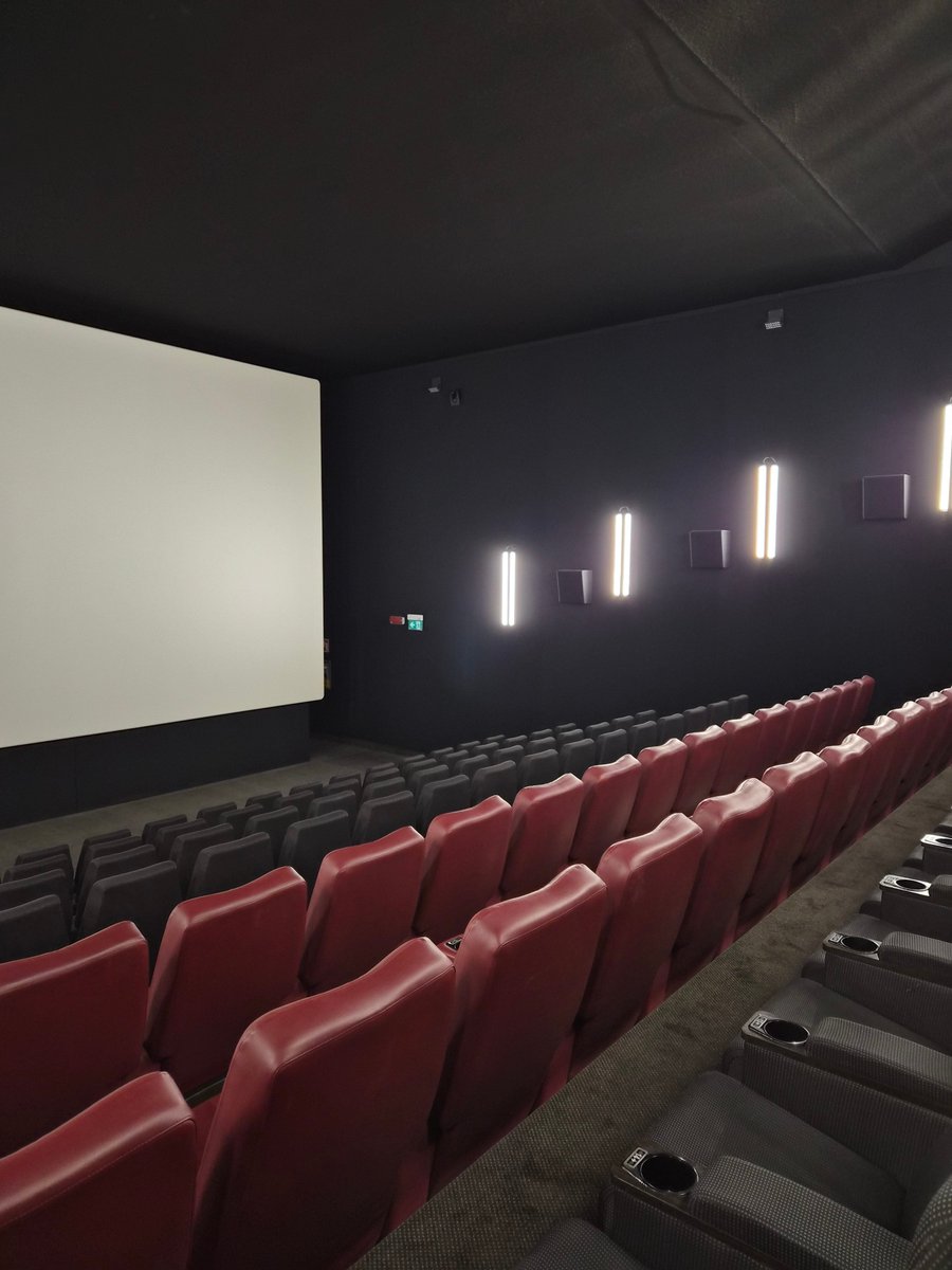 Itatech97's tweet photo. Uno dei film più belli, mi é piaciuto tantissimo #backrooms https://t.co/XZaEdHXwUH