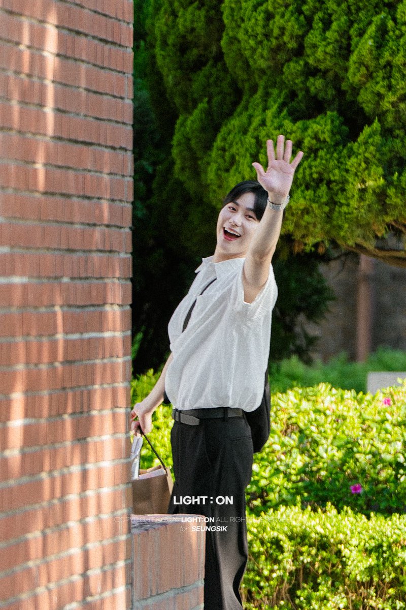 lighton1109's tweet photo. 260530 헤이그 퇴근길

끝까지 인사해주는 사랑둥이ヽ( ᐛ )ノ

#강승식 #승식
#SEUNGSIK #スンシク https://t.co/wiCal1XNFg