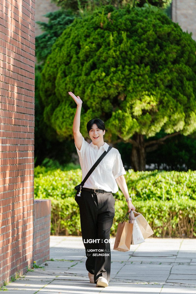 lighton1109's tweet photo. 260530 헤이그 퇴근길

끝까지 인사해주는 사랑둥이ヽ( ᐛ )ノ

#강승식 #승식
#SEUNGSIK #スンシク https://t.co/wiCal1XNFg