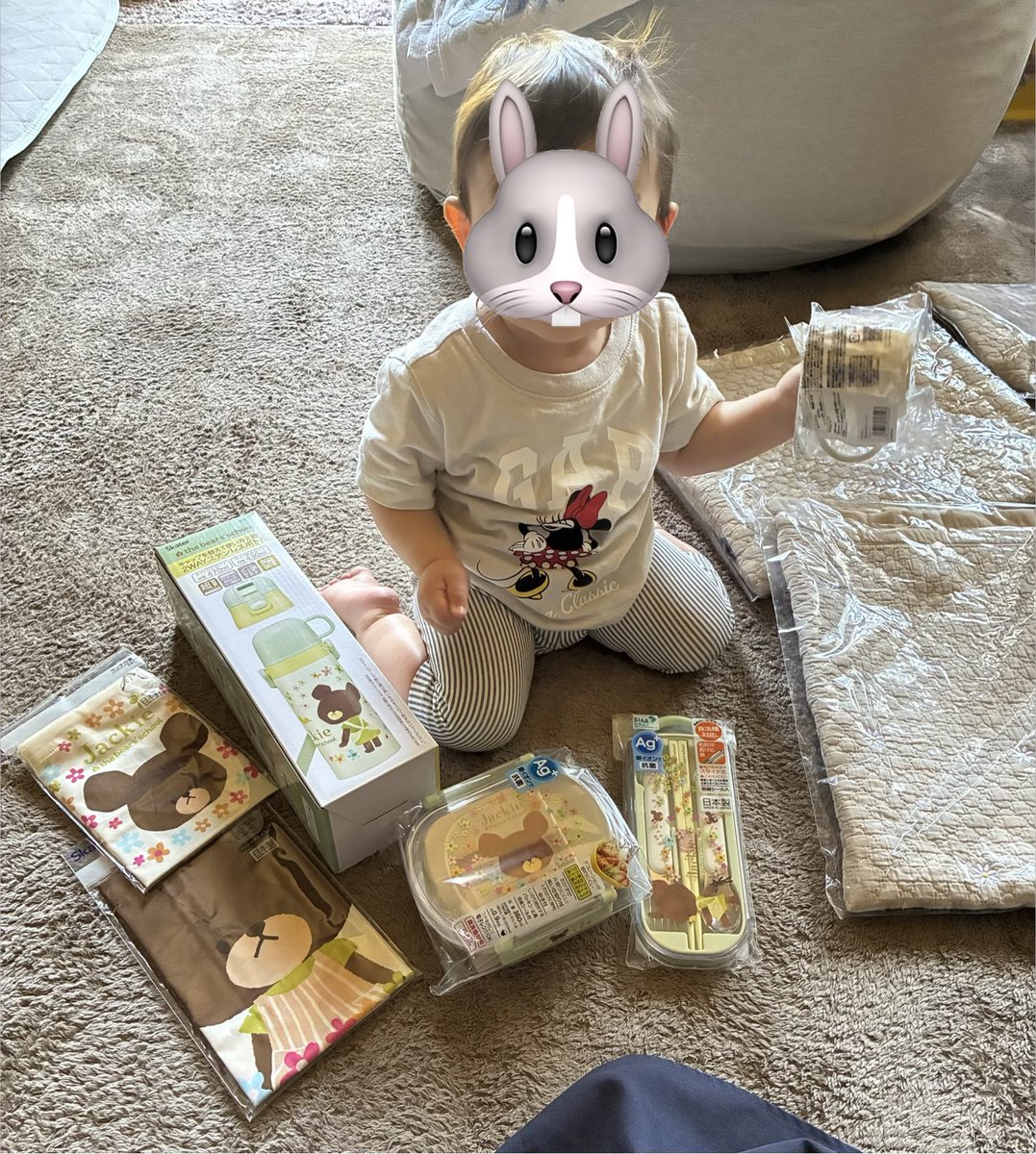 omiso918's tweet photo. 可愛い姪っ子にお弁当箱セットやレッスンバッグを貢いできた🤭
値上がりするだろうから買っておいた方がいいよ❣️とだいぶ先走って私の好みで😂
妹は買ってもらえるなら何でもいい派なので早って言いながらも喜んでくれた🤭

🫐🪴は実家で収穫してきた🤭 https://t.co/jpUsmhLAUp