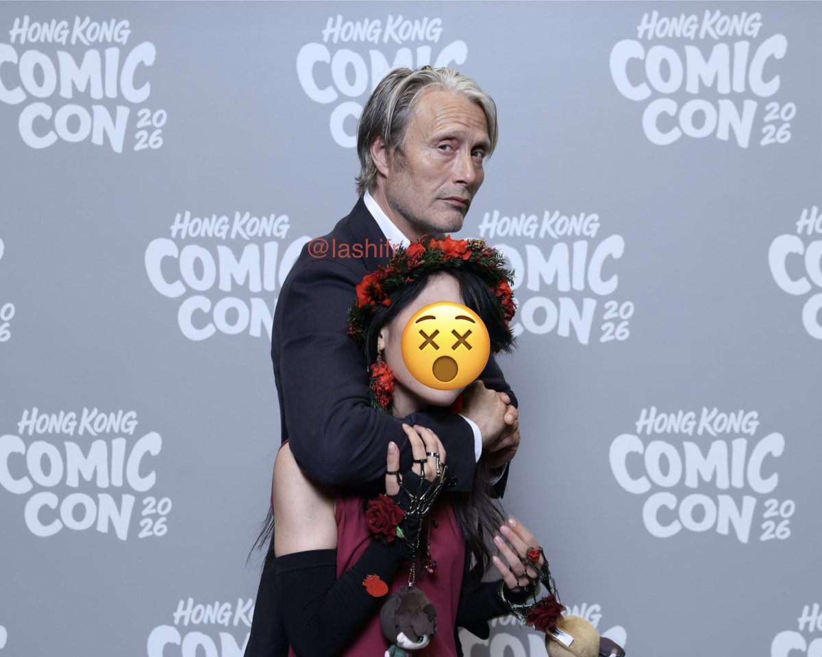 lashifr's tweet photo. Bite Strangle Choke 🩸
#HongKongComicCon https://t.co/MhuUlozAdK