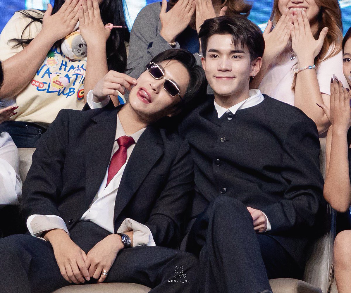 THIS IS SOOOOOO CUTE 😭😭😭😭😭😭😭😭😭😭😭😭😭😭😭 cr: moszz_nk