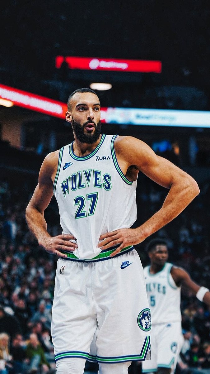 TimberWolves_fr's tweet photo. @lucaaaasance1 L’époque où on avait le « aura » sur le maillot… https://t.co/My6vp3qexP