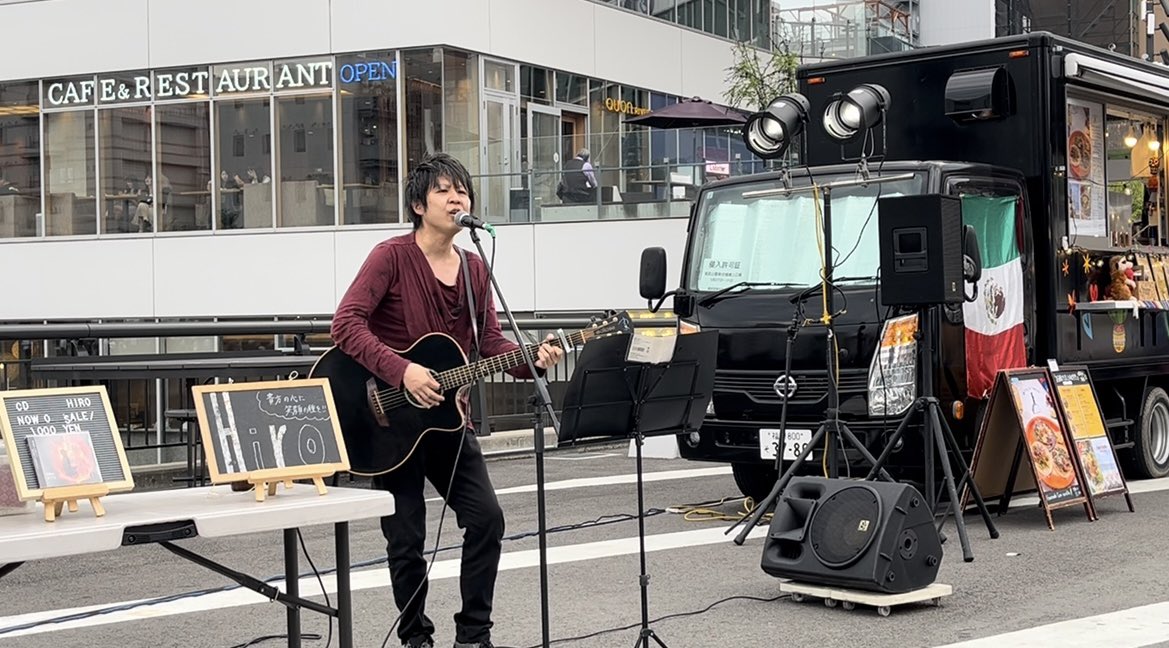 hirocrescent's tweet photo. 博多回遊市おっしょいHiroのステージ1日目終了！
楽しいステージに美味しいお酒とグルメ！
明日も17時から歌わせて頂きます！

#Hiro
#シンガーソングライター
#福岡
#博多回遊市おっしょい https://t.co/zJxYPLyCJh