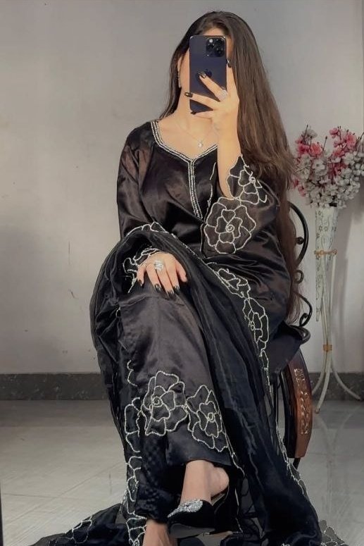 khan_ms03's tweet photo. 𝑬𝒗𝒆𝒓𝒚𝒕𝒉𝒊𝒏𝒈 𝒄𝒂𝒏 𝒃𝒆 𝒄𝒐𝒑𝒊𝒆𝒅.
𝑩𝒖𝒕 𝑪𝒖𝒍𝒕𝒖𝒓𝒆, 𝑪𝒉𝒂𝒓𝒂𝒄𝒕𝒆𝒓, 𝑲𝒏𝒐𝒘𝒍𝒆𝒅𝒈𝒆 &amp; 𝑩𝒆𝒉𝒂𝒗𝒊𝒐𝒖𝒓 𝒄𝒂𝒏'𝒕 𝒃𝒆 𝒄𝒐𝒑𝒊𝒆𝒅...🪩👑🖤 https://t.co/wje8p8U8nr