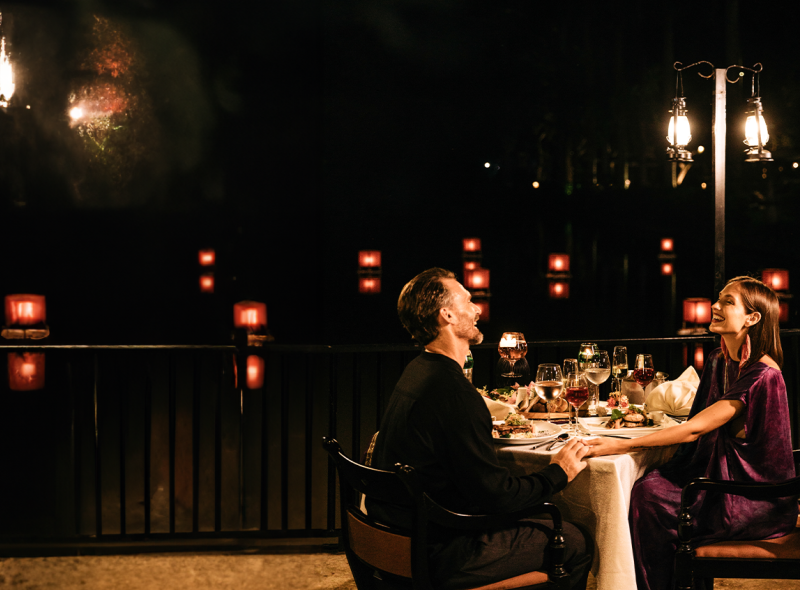 romanticgateway's tweet photo. Beneath glowing lanterns and a sky illuminated with sparks, every dinner becomes a memory to cherish forever. Experience romance, elegance, and unforgettable moments with Cinnamon Hotels &amp; Resorts. 

>>>https://t.co/3Y5MeB0L7J

#CinnamonHotelsResorts #BestSriLankaHotels https://t.co/SK2eaQAck4