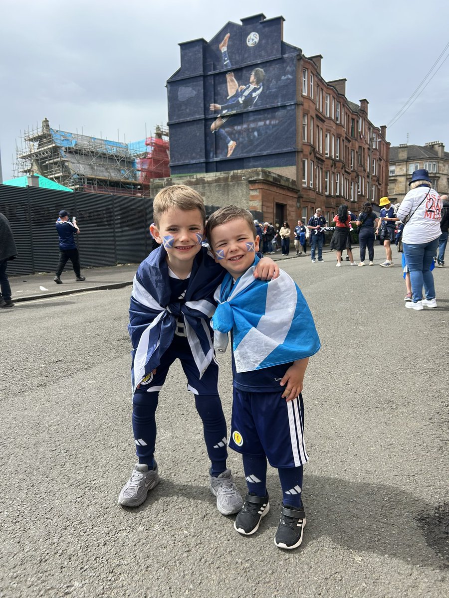 JayHou's tweet photo. @MMcEwanGolf @jmcginn7 My youngest (and wife’s) first game too. 🏴󠁧󠁢󠁳󠁣󠁴󠁿🏴󠁧󠁢󠁳󠁣󠁴󠁿 https://t.co/7ptAbu9NyR