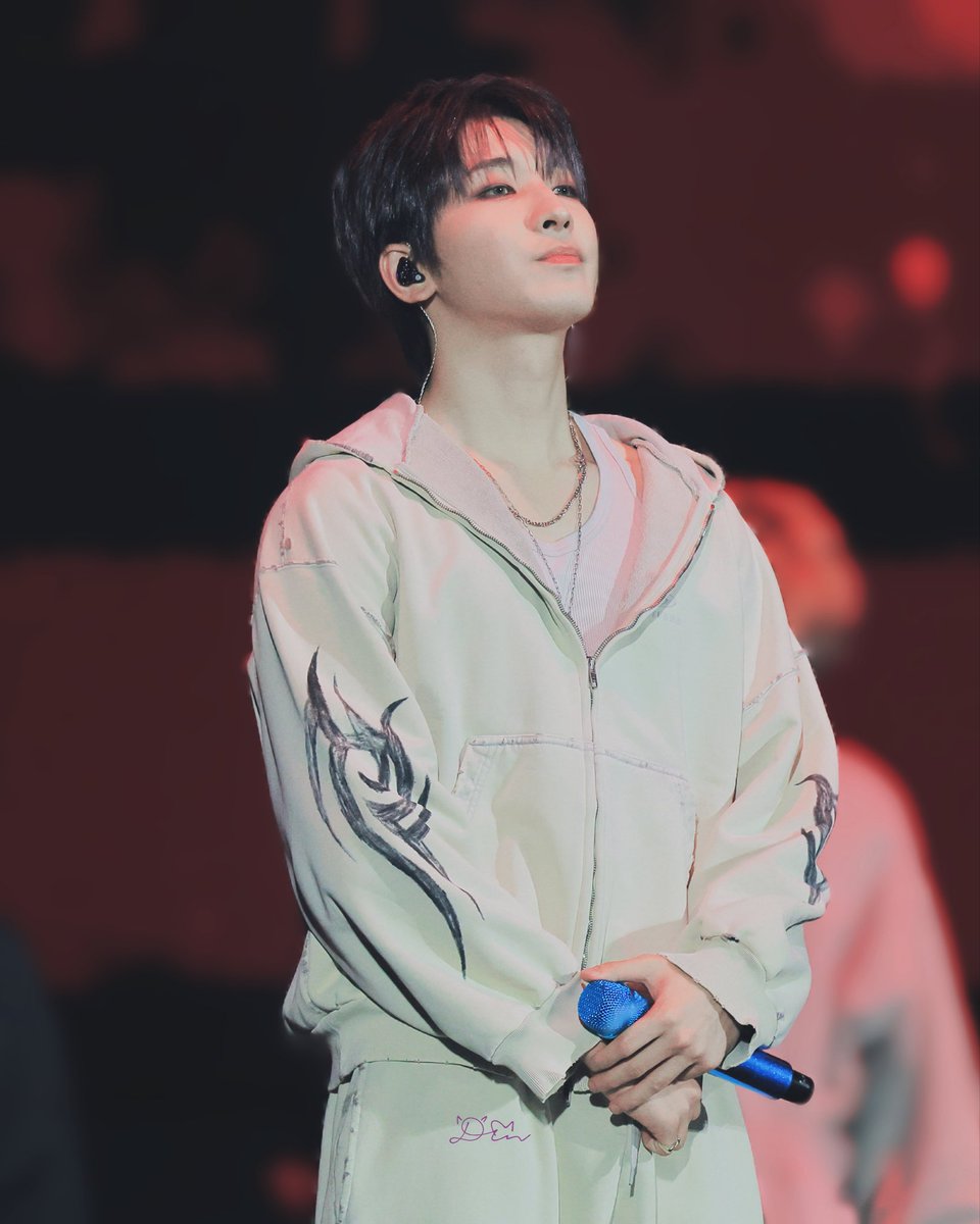 istaryu9696's tweet photo. #🐈⬛ #D423 #D_217
🫡.
-20241012 SEVENTEEN RIGHT HERE WORLD TOUR IN GOYANG
#seventeen #svt #세븐틴 #wonwoo #원우 #beanie #전원우 #ウォヌ https://t.co/koqza7kC5i