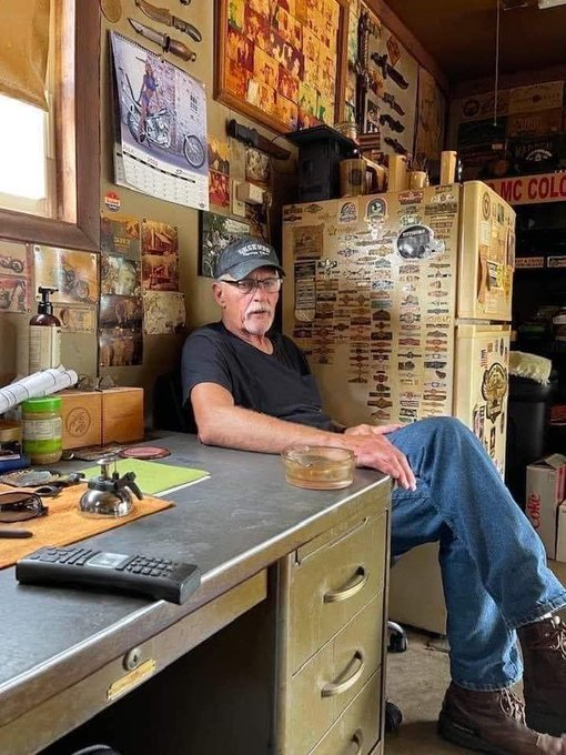 Jimfrombaseball's tweet photo. "Jack Lambert had no teeth, and he was slobbering all over himself.
I'm thinking:
`You can have your money back.
Just get me out of here.
Let me go be an accountant.'
I can't tell you how badly I wanted out of there."
John Elway on his first snap seeing Jack Lambert on the other side of scrimmage. "Off all the middle linebackers - Ray Nitschke, Willie Lanier, Dick Butkus - what set Jack Lambert apart was his ability to play the pass."
Jack Ham.
"I believe the game is designed to reward the ones who hit the hardest.
If you can't take it, you shouldn't play.
Yes, I get satisfaction out of hitting a guy and seeing him lie there a while.
The Steelers kept drafting guys who were bigger, stronger and faster than me, but they never found one who could take my job away from me."
Jack Lambert.
Legend!