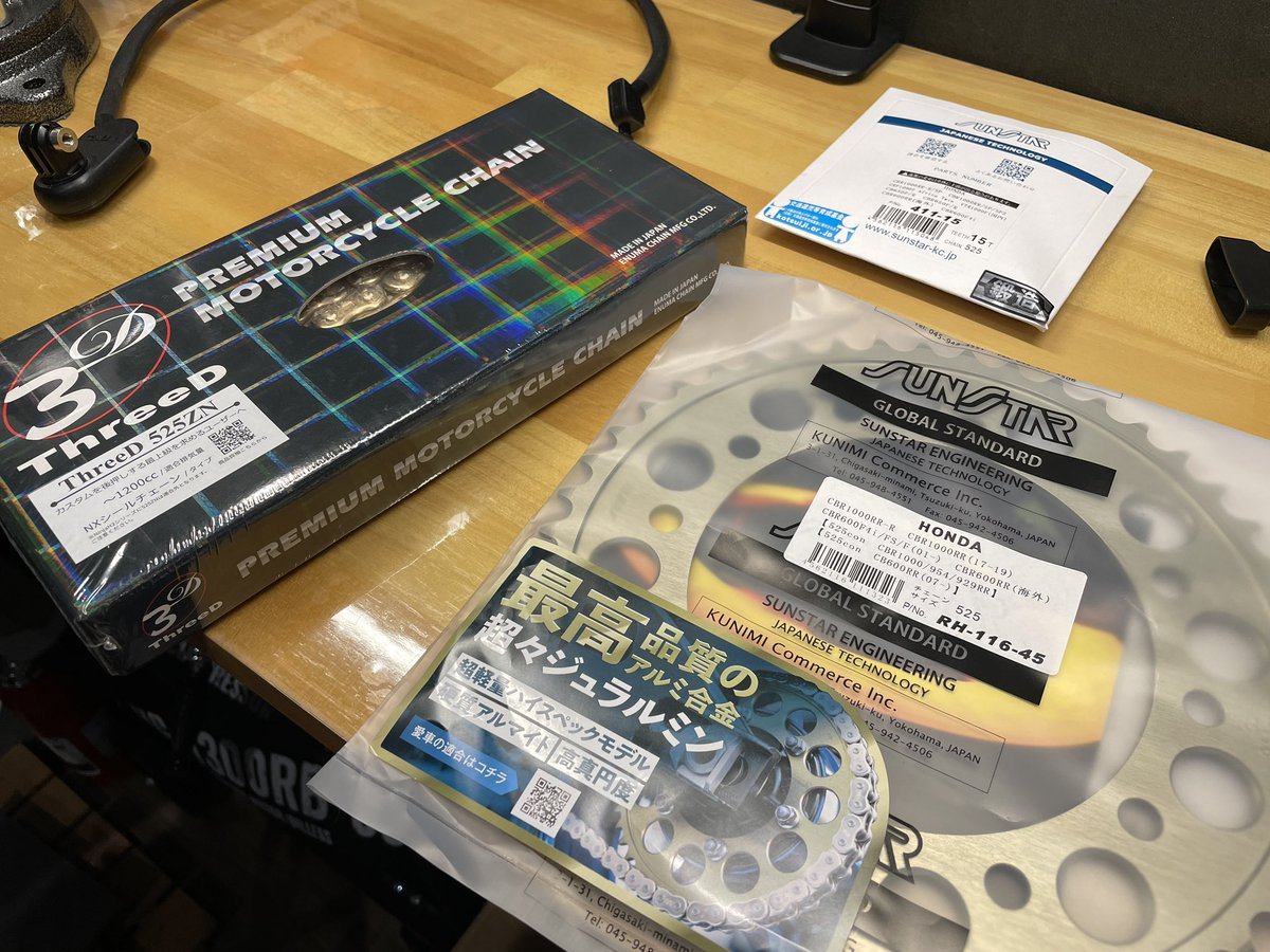 Hiroyasu954's tweet photo. スプロケとチェーンの交換。
相変わらず楽チン秒断チェーンカッター！

#チェーン交換
#スリードチェーン
#sc82
#cbr1000rrr https://t.co/4iRGGDu3Ms