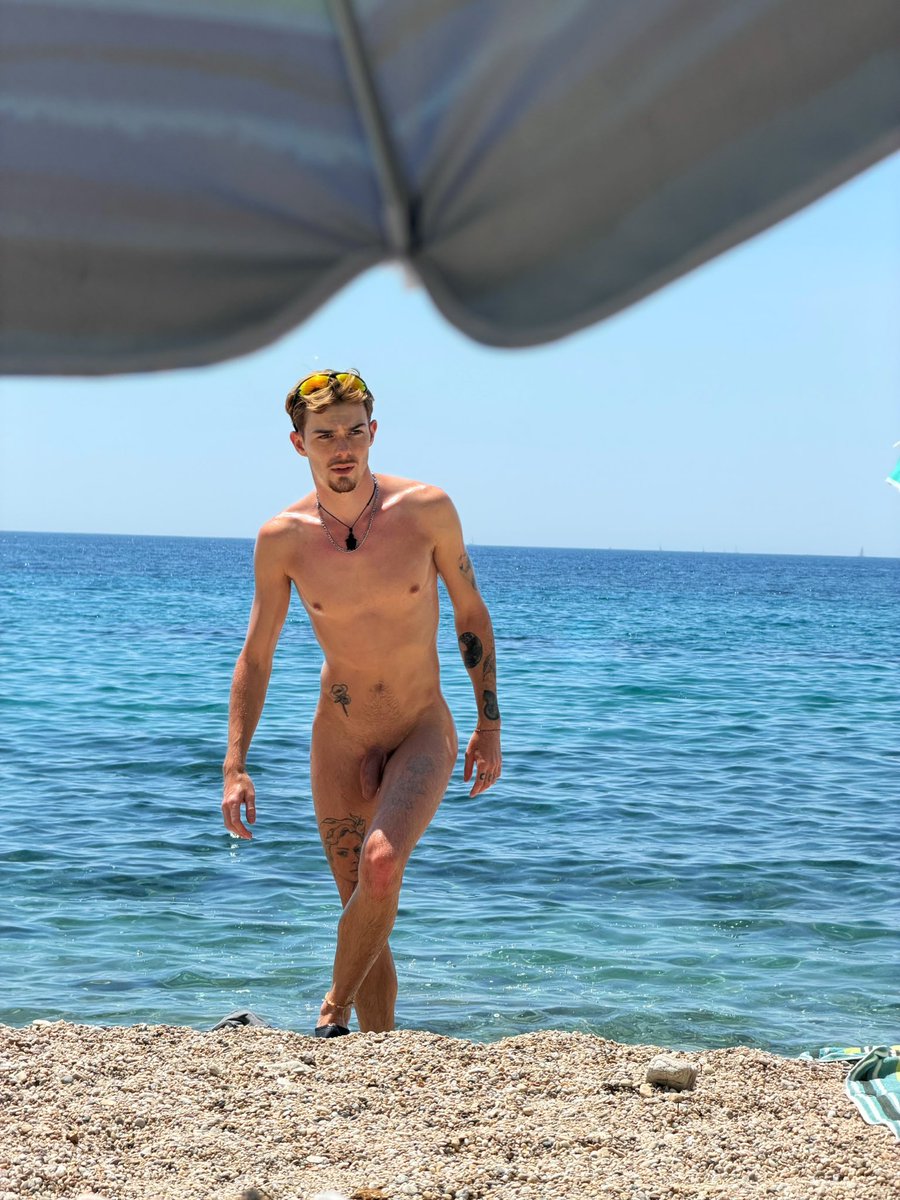 Assticots's tweet photo. Look at my tan 🥓 https://t.co/miexS4eMc9