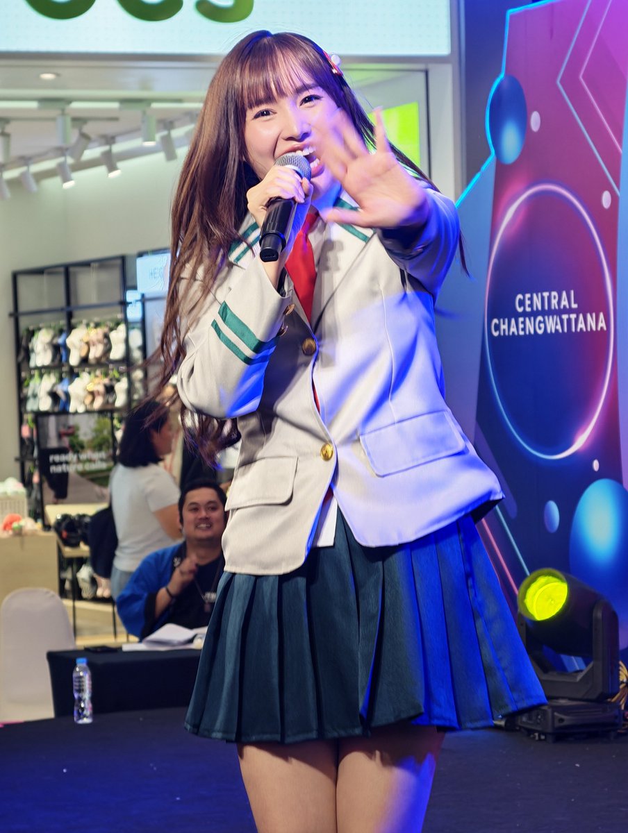 ArthurTheCamera's tweet photo. โดนม่านมุขตกเรียบร้อย Manmook https://t.co/r34LZEyi6V