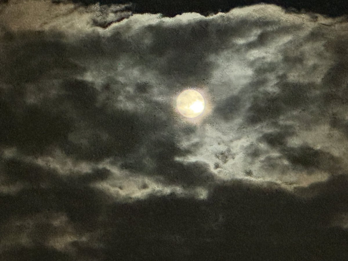 Hidec10's tweet photo. 夕焼空🌆と月夜空🌕 https://t.co/BVgN9mjzM7
