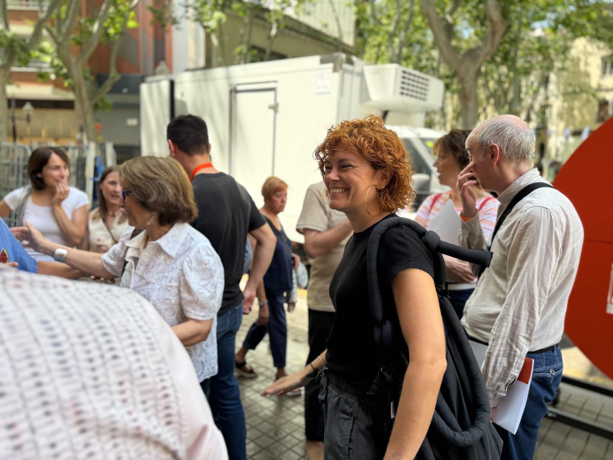 Elisendalamany's tweet photo. A l’Assemblea d’@omnium acompanyant l’elecció de @XavierAntich. 
Davant dels qui volen cultivar el desànim, som més els qui volem continuar contruint esperança i treballant pel país. 
Construcció nacional per avançar cap a un país lliure. 
Enhorabona a la junta escollida! https://t.co/2zQ55kafjX