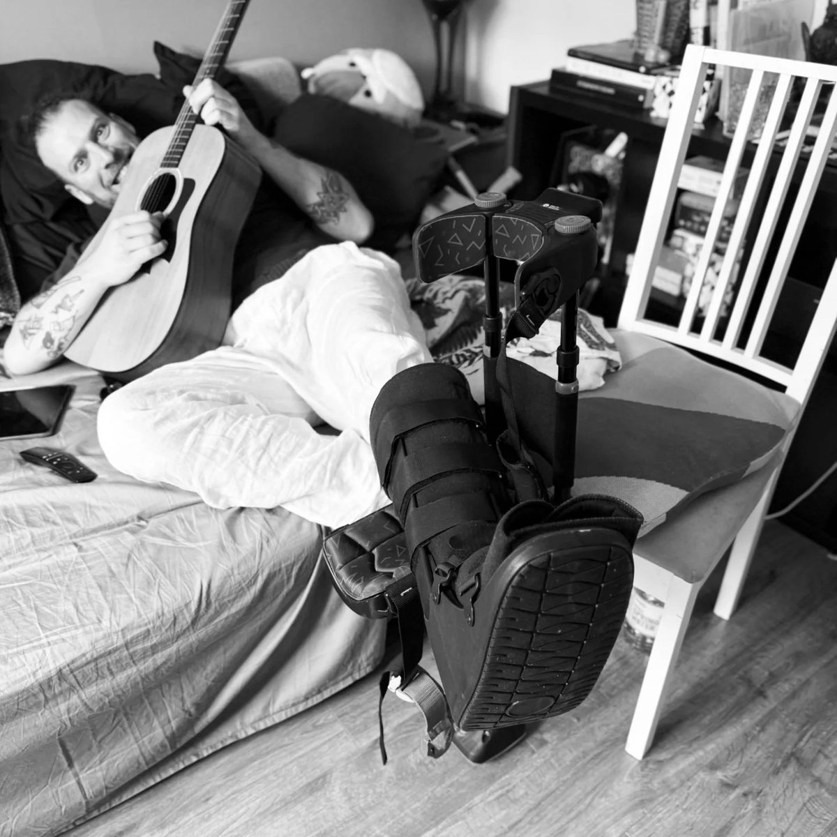 ShapeOfWaterMus's tweet photo. A few weeks ago, Luca had a pretty bad accident and injured his foot. He won't be jumping around on stage like he normally does for a while. In fact, he's going to have to "Dave Grohl" it for a bit.

But don't worry. We'll be there on 27 June, and it'll be a night to remember. 🖤 https://t.co/uVWzoGO8FI