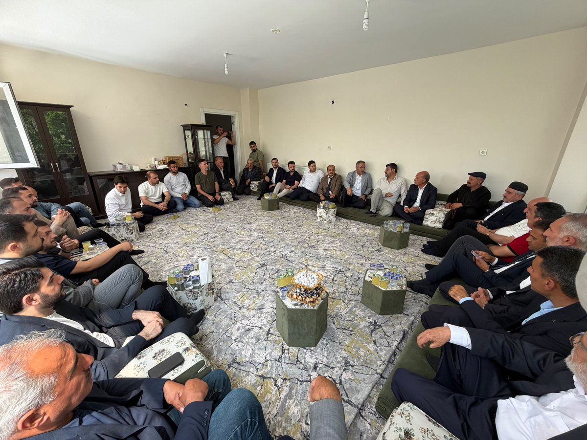 SansiHuseyin's tweet photo. 📍Alikanlılar Derneği

AK Parti Beşiri İlçe Başkanımız Sn. Hasan Okay ve teşkilatımızla birlikte Alikanlılar Derneği’nin bayramlaşma programına katıldık.

Dernek Başkanımız Sn. Orhan Erim ve kıymetli hemşehrilerimizle bir araya gelerek bayramın bereketini paylaştık.

Birlik ve beraberliğimizin daim olmasını temenni ediyorum.

#Bayramlaşma #Alikanlılar #AKParti

@72akpartibatman @hasanokay72