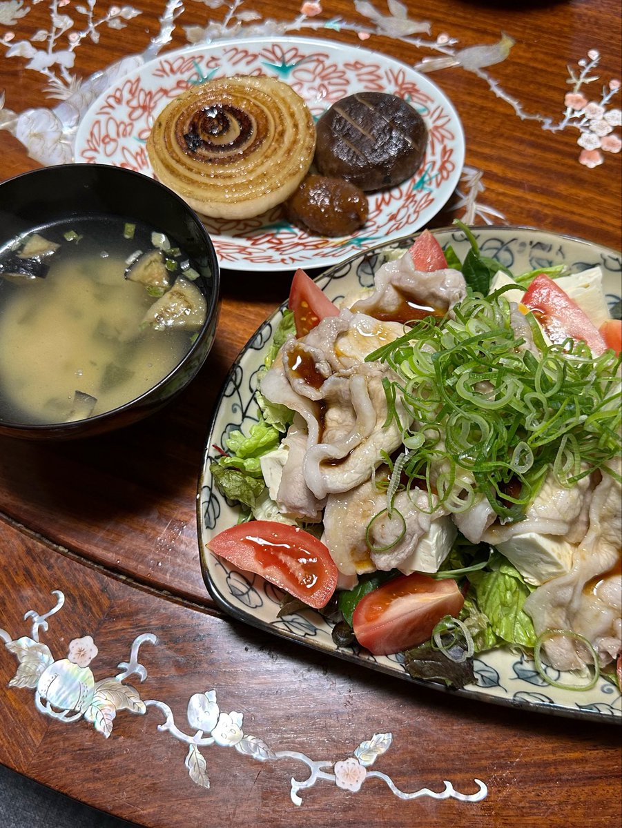 Mortar1561's tweet photo. 豚しゃぶと豆腐(見えないケド)のサラダ🥗 https://t.co/6cXoOu3ghn