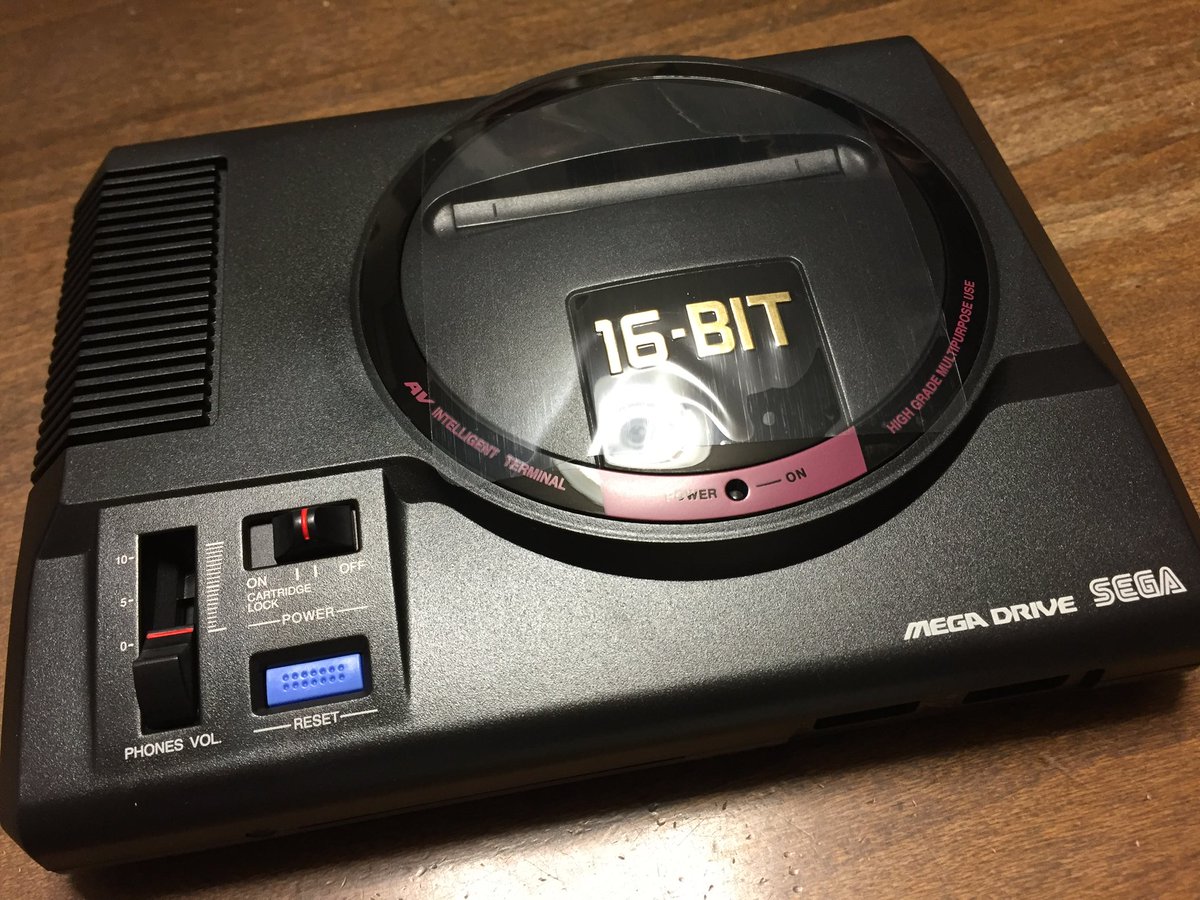 Alex88551240's tweet photo. 「攻略本」で思い出した。

メガドライブミニで「ランドストーカー」が復刻したので、秘蔵の「ランドストーカー攻略本」を出してきだんだけど、マップの画像ばかりで「置いてあるアイテム」の情報とか全く無く、「オイオイ…」となったけど、当時は攻略本て贅沢なものだったイメージ。 https://t.co/COz5P3g4Nk
