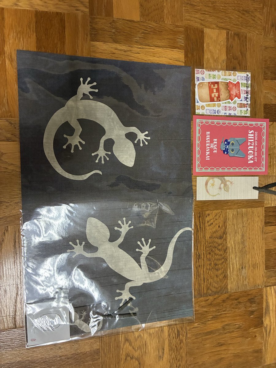 19ketcha's tweet photo. 電車の中吊りを見て
「呼ばれてる！」
と思い立ち行ってきました
"文具の博覧会"

紙がメインテーマで
ブックカバー、栞🔖を中心に
マスキングテープ、シール等々が
販売されていました♪

去年の6月から1年かけて
日本縦断の展示会との事

時間を忘れて色々と
魅入ってしまいました🤭 https://t.co/d1jubCieYL
