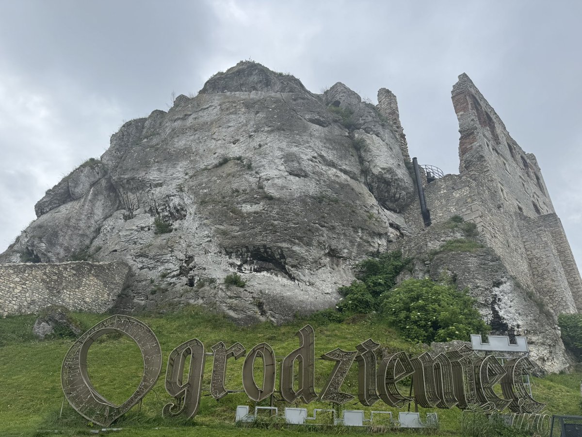 PCzado's tweet photo. Ogrodzieniec🔥Sezon na twierdze jurajskie 2026/27 - uważam za otwarty🙂 https://t.co/qWSd8wgHAV