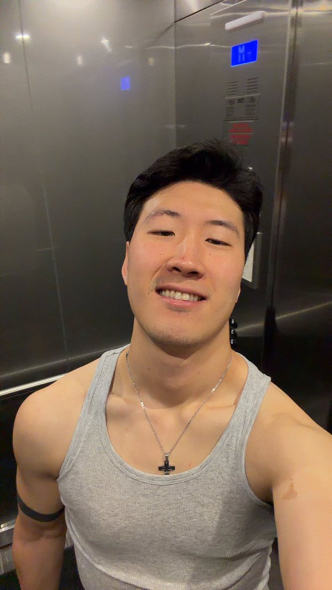 yourkoreantop's tweet photo. 🇰🇷🏳️‍🌈 top https://t.co/Ami6rtk6SX
