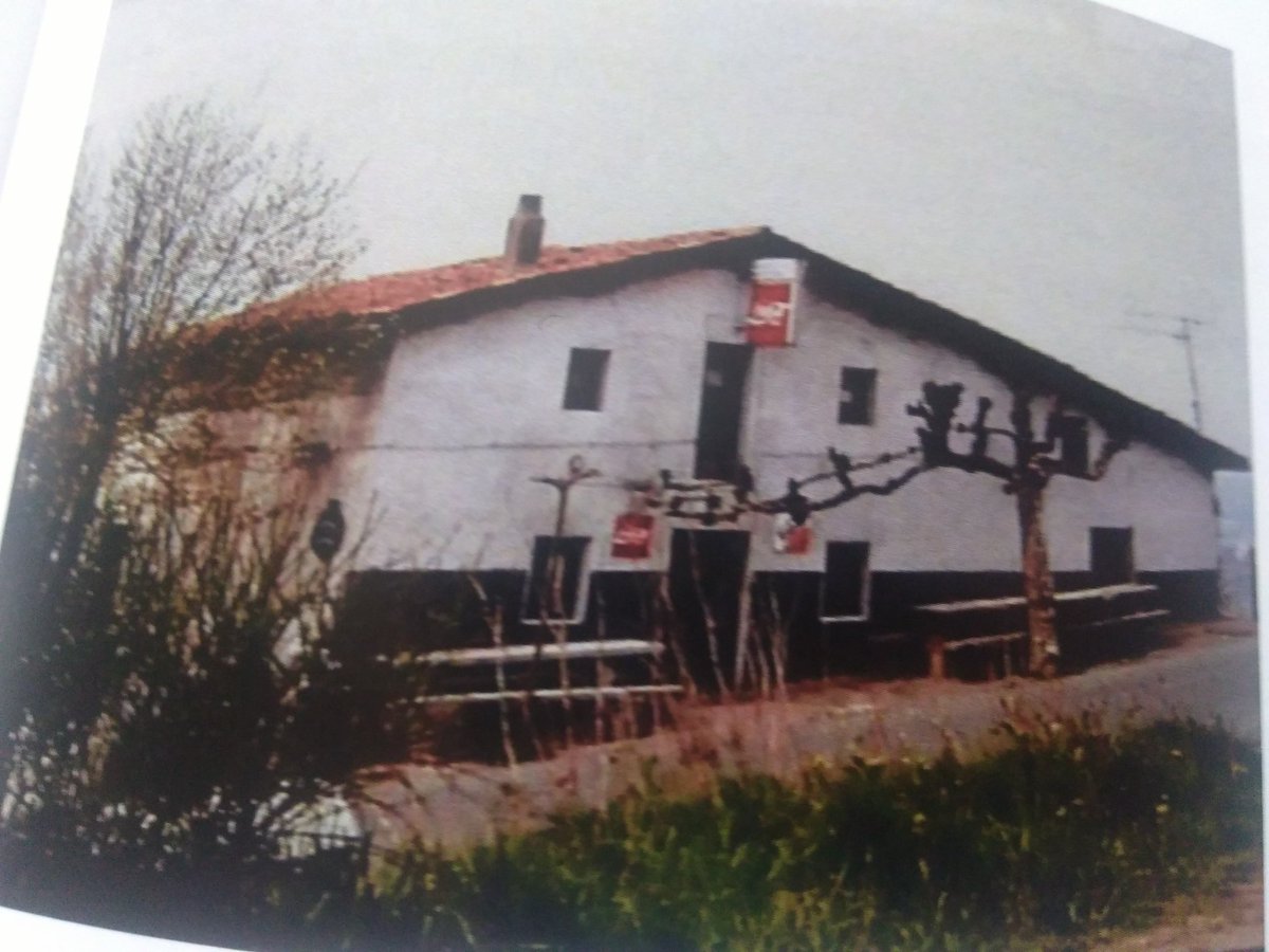 Jose59ramon's tweet photo. Una casa con muchos años, sin ninguna opción de mejorar, ya que los políticos de turno se oponen, claro dependiendo de quién sea el propietario,ahora mismo se puede observar el cambio. Lamentable. https://t.co/I1A2U1U8pU