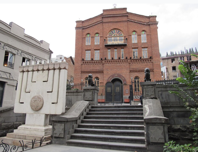 JDRye195's tweet photo. The Great Synagogue, also known as the Georgian Synagogue, is a synagogue, in the capital of Georgia. Built between 1904 and 1911, it is the largest synagogue in the country. 
#synagogue  
https://t.co/UNOSYs0Hhu https://t.co/TyxyTYn2et